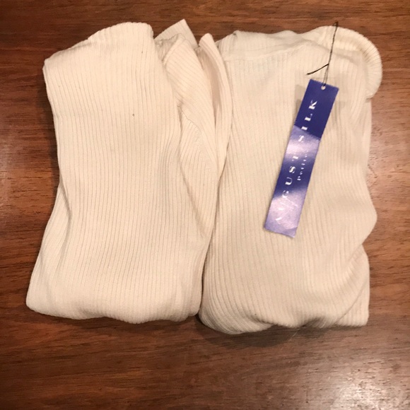 August Silk Turtle Neck - Picture 2 of 2